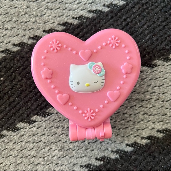 Hello kitty folding brush and mirror toy McDonalds 2002 - Picture 1 of 7